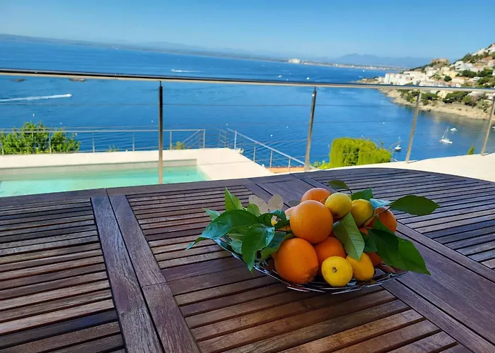 La Perla Villa En Canyelles, Con Vistas Al Mar