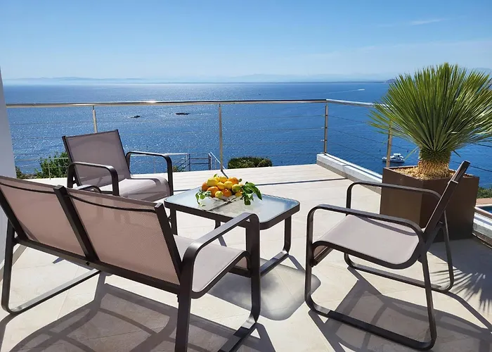 La Perla Villa En Canyelles, Con Vistas Al Mar